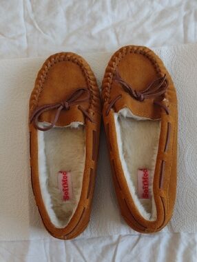 Soft Moc NWOT Tan Suede Moccasin Slippers with Faux Fur Lining (Size 9)